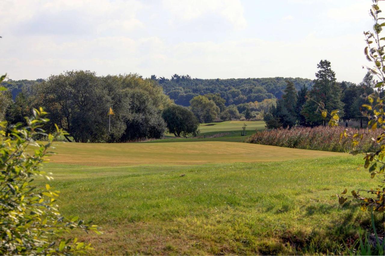Magnolia Park Hotel, Golf & Country Club Boarstall Esterno foto