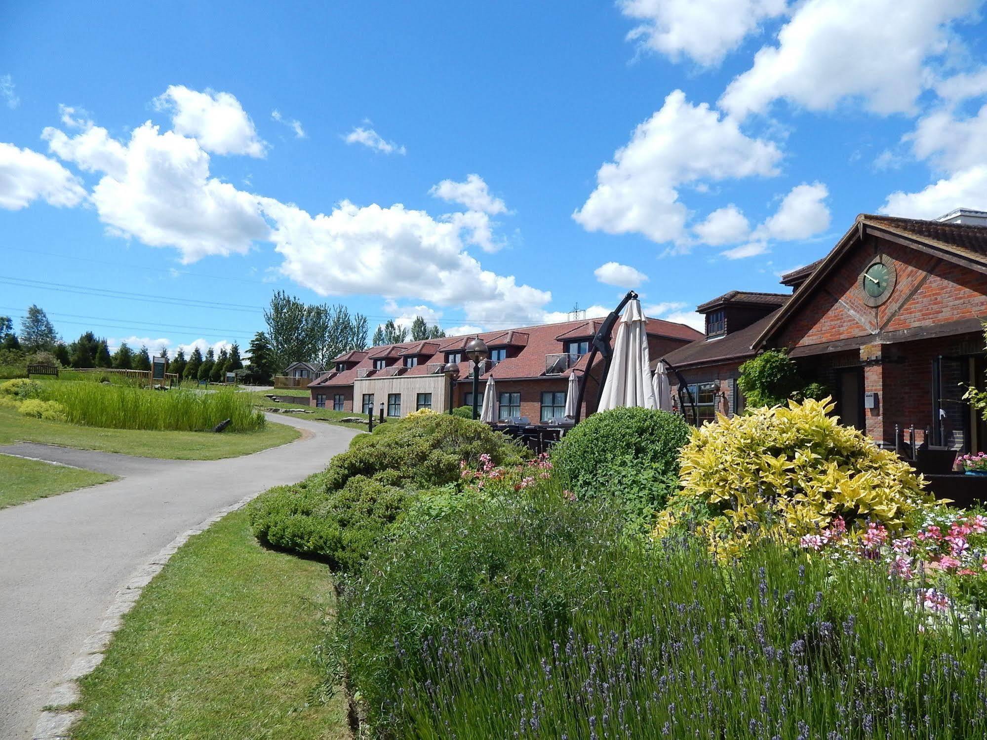 Magnolia Park Hotel, Golf & Country Club Boarstall Esterno foto